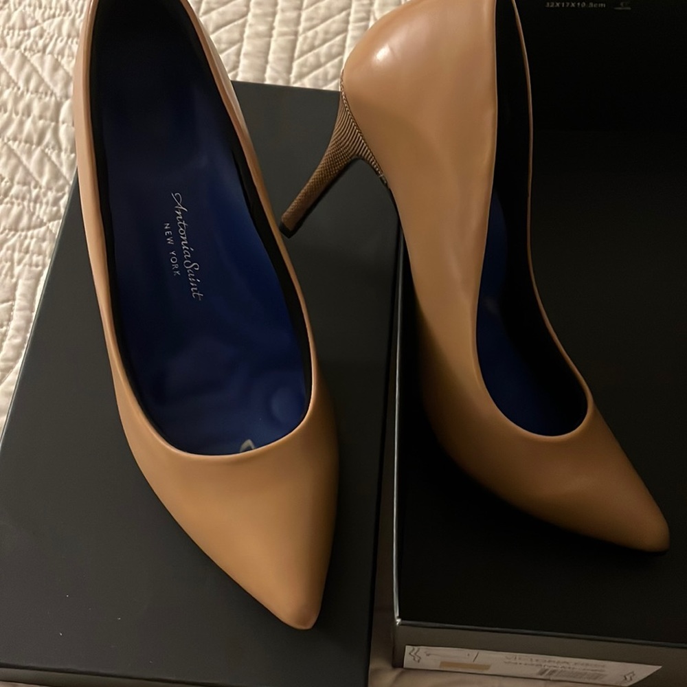 Antonia Saint Victoria heels